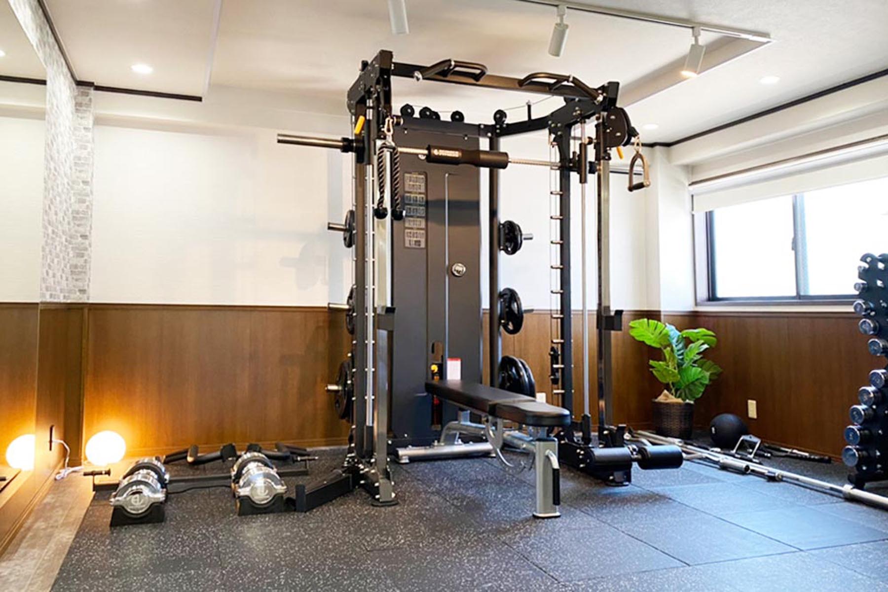 パーソナルトレーニングジム＋ONEトレーニング機材